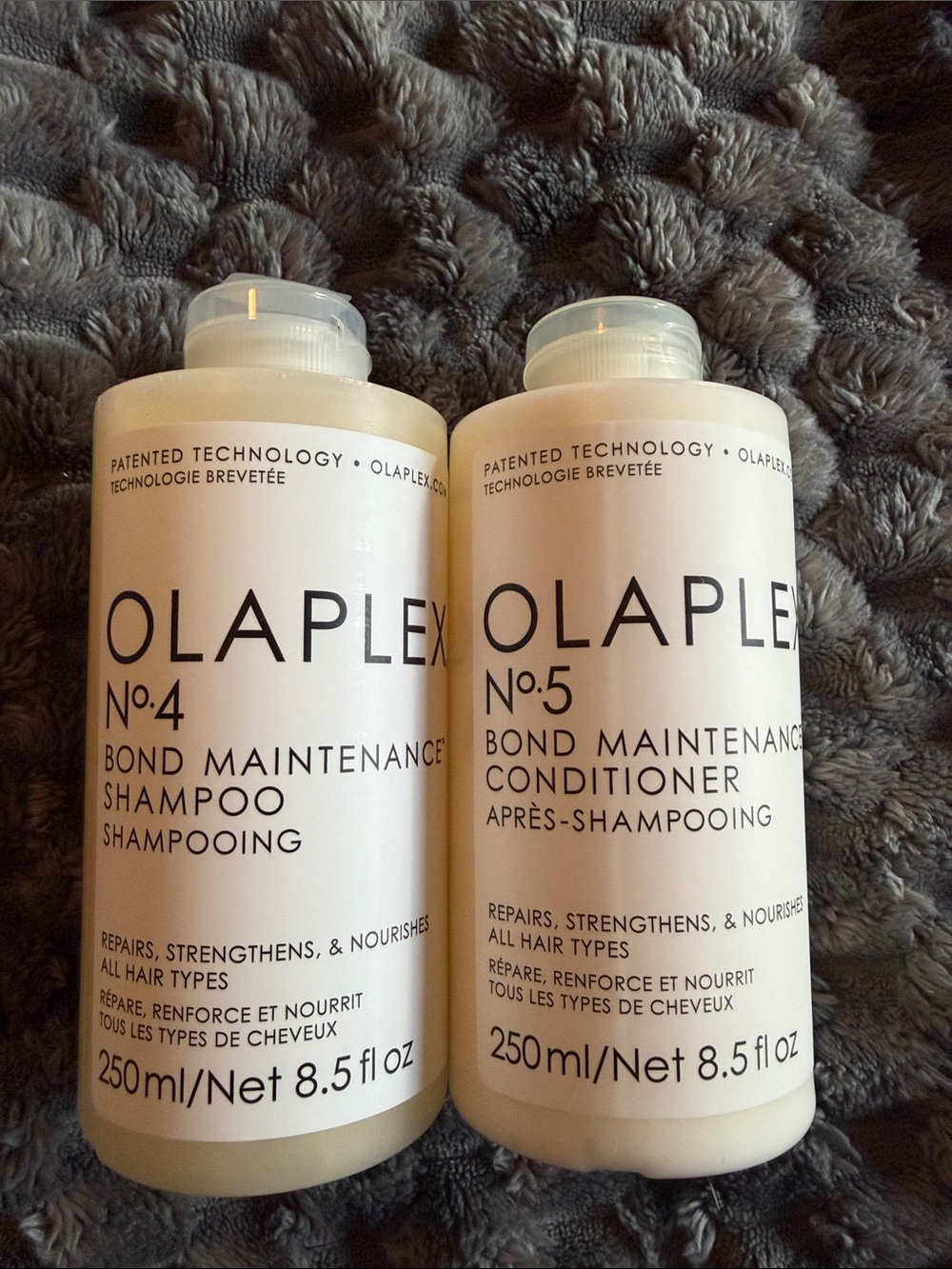 OLAPLEX No.4 Shampoo & No.5 Conditioner Duo - White